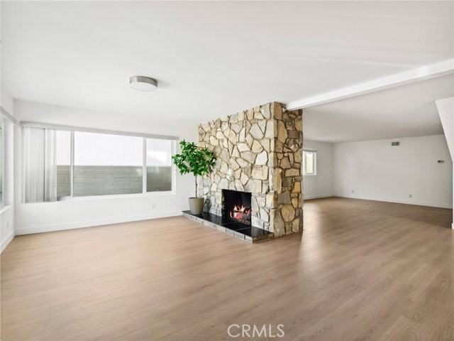 2133 Miramar Dr - Photo 3 of 8