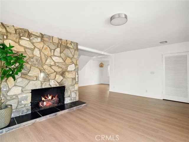 2133 Miramar Dr - Photo 4 of 8