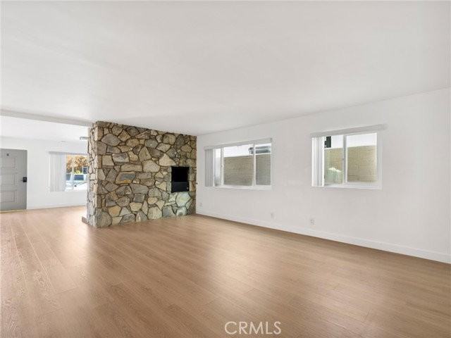 2133 Miramar Dr - Photo 5 of 8