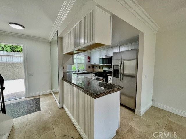 2558 Orange Ave #E - Photo 4 of 8