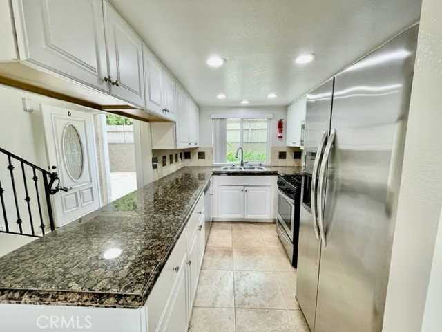 2558 Orange Ave #E - Photo 5 of 8