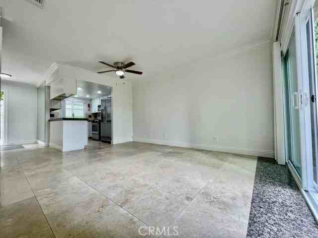 2558 Orange Ave #E - Photo 6 of 8