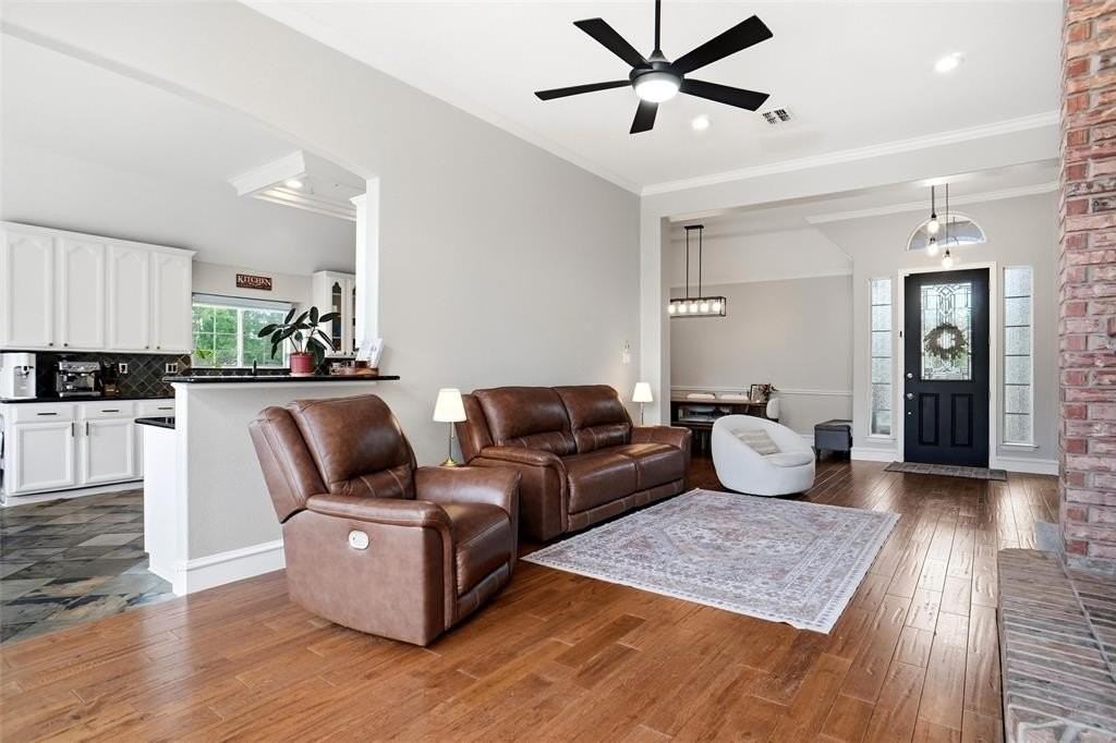 1800 Sumac Dr - Photo 7 of 25