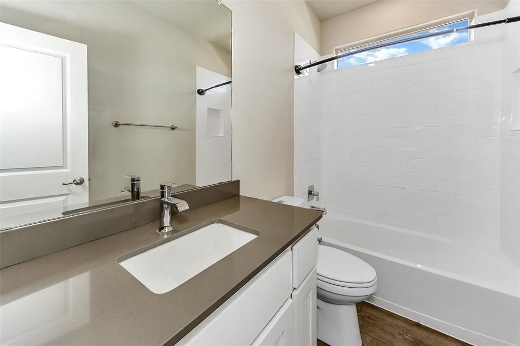 11524 Leeson St - Photo 4 of 38