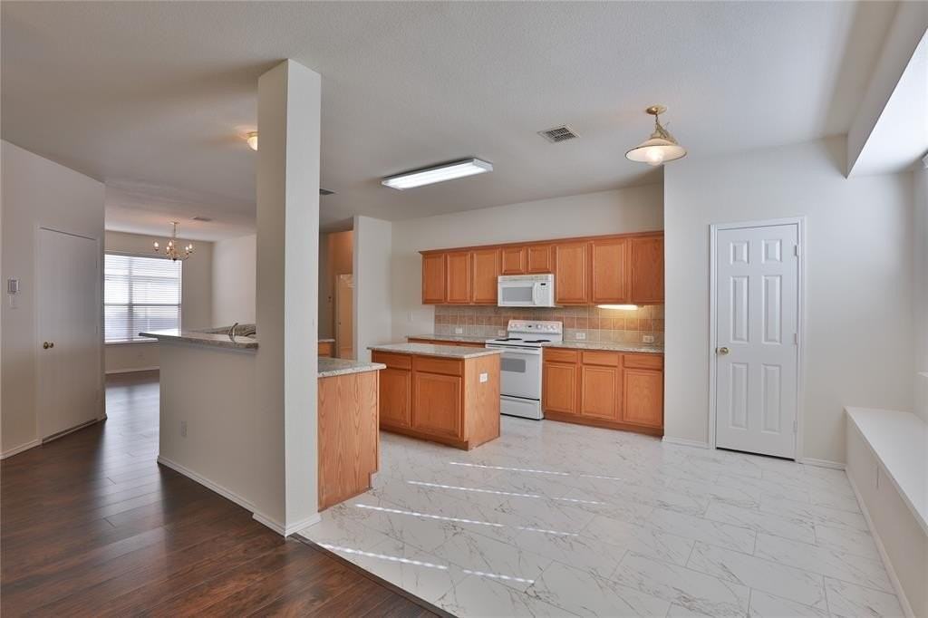 6224 Dark Forest Dr - Photo 5 of 35