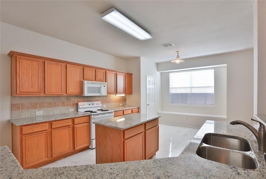 6224 Dark Forest Dr - Photo 7 of 35