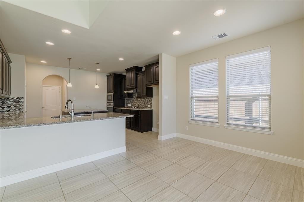 1104 Hoyt Dr - Photo 7 of 34