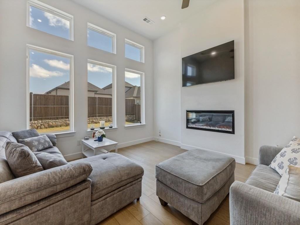 1631 Yorkie Dr - Photo 4 of 26