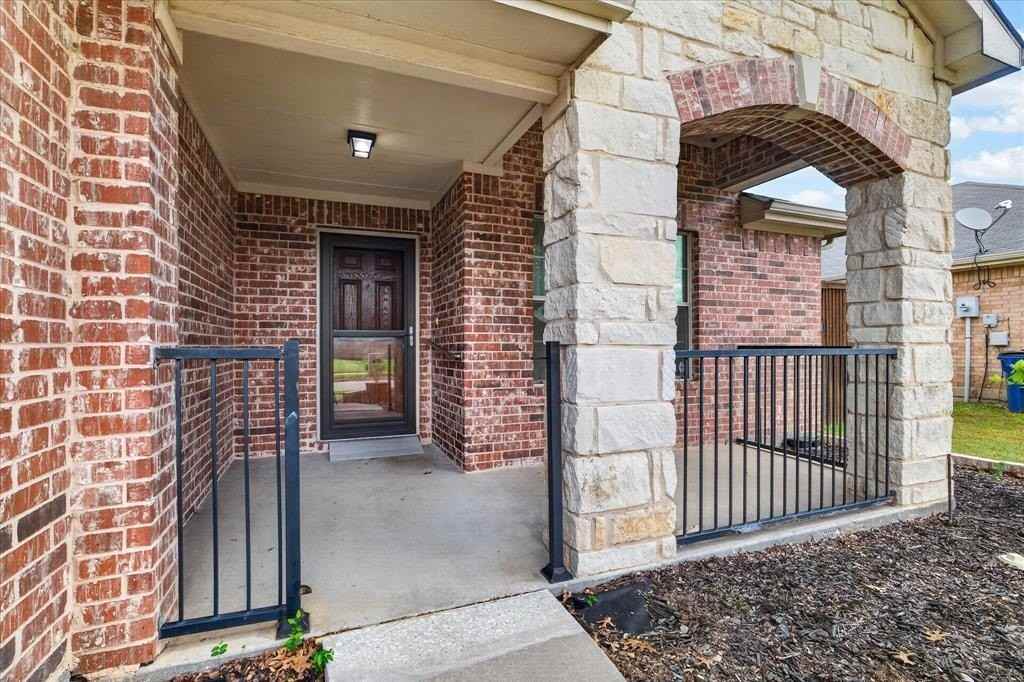 3705 Redwood Cir - Photo 4 of 28