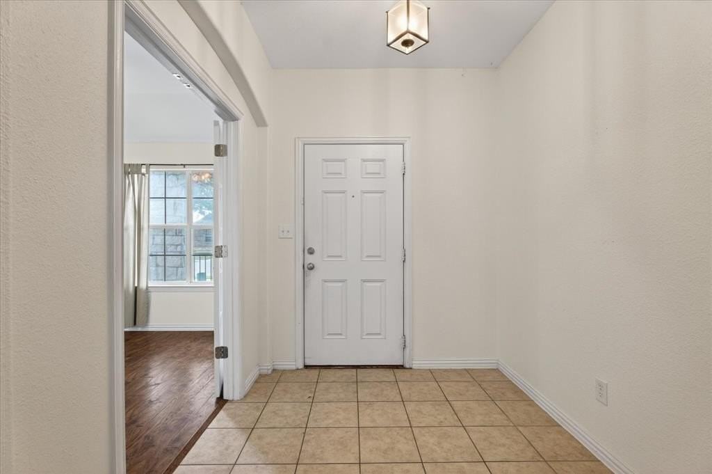 3705 Redwood Cir - Photo 5 of 28