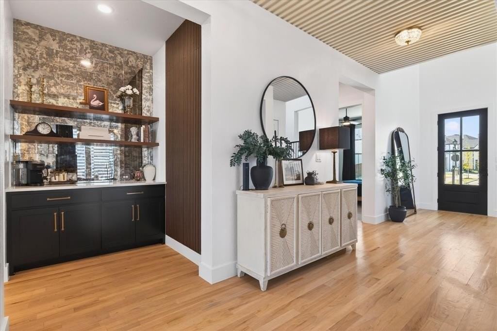 3320 Crescent Ln - Photo 3 of 32