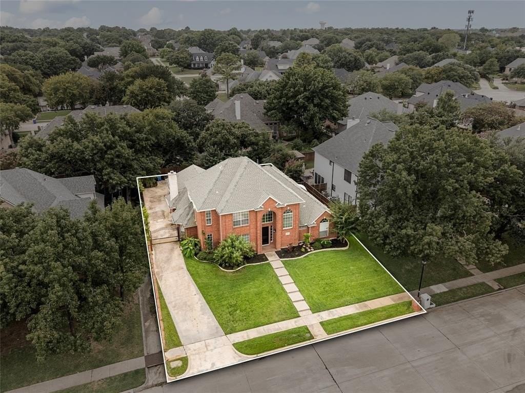 2101 Tarrant Ln - Photo 3 of 34
