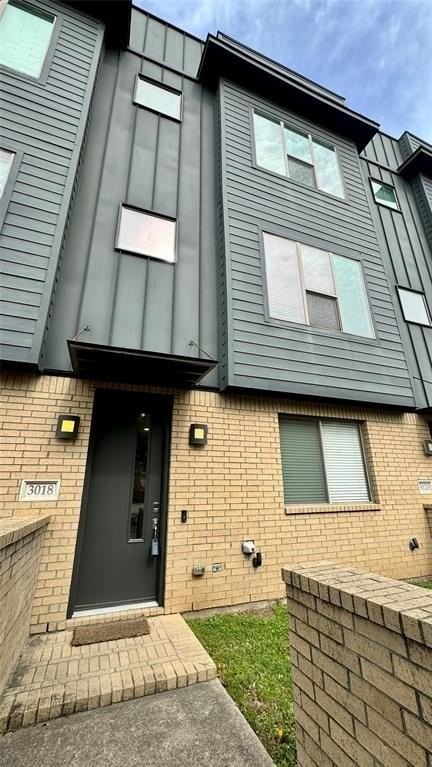 3018 Zenia Dr - Photo 2 of 31