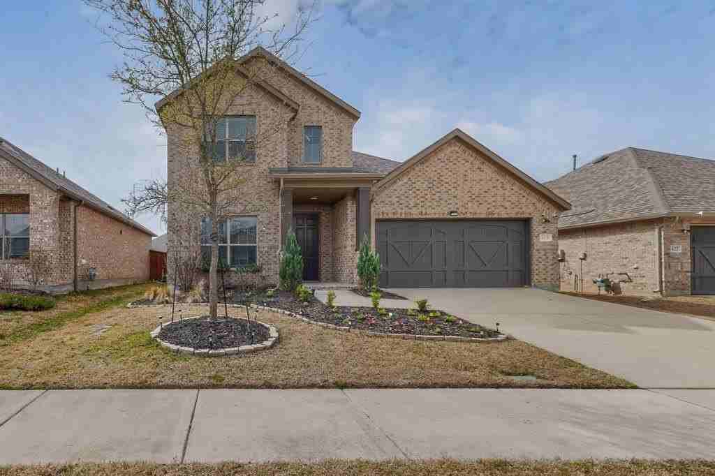 418 Camille Xing - Photo 3 of 40