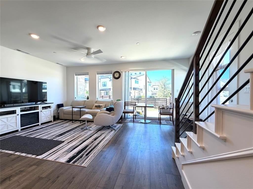 760 Cavitt Ct - Photo 6 of 28