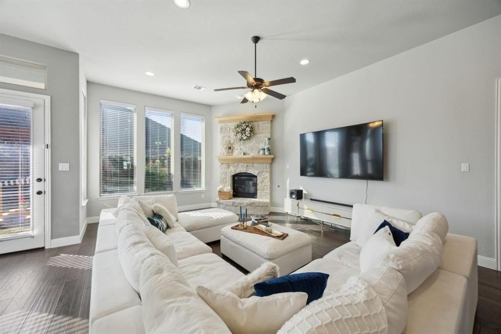 6800 Barolo Dr - Photo 4 of 31