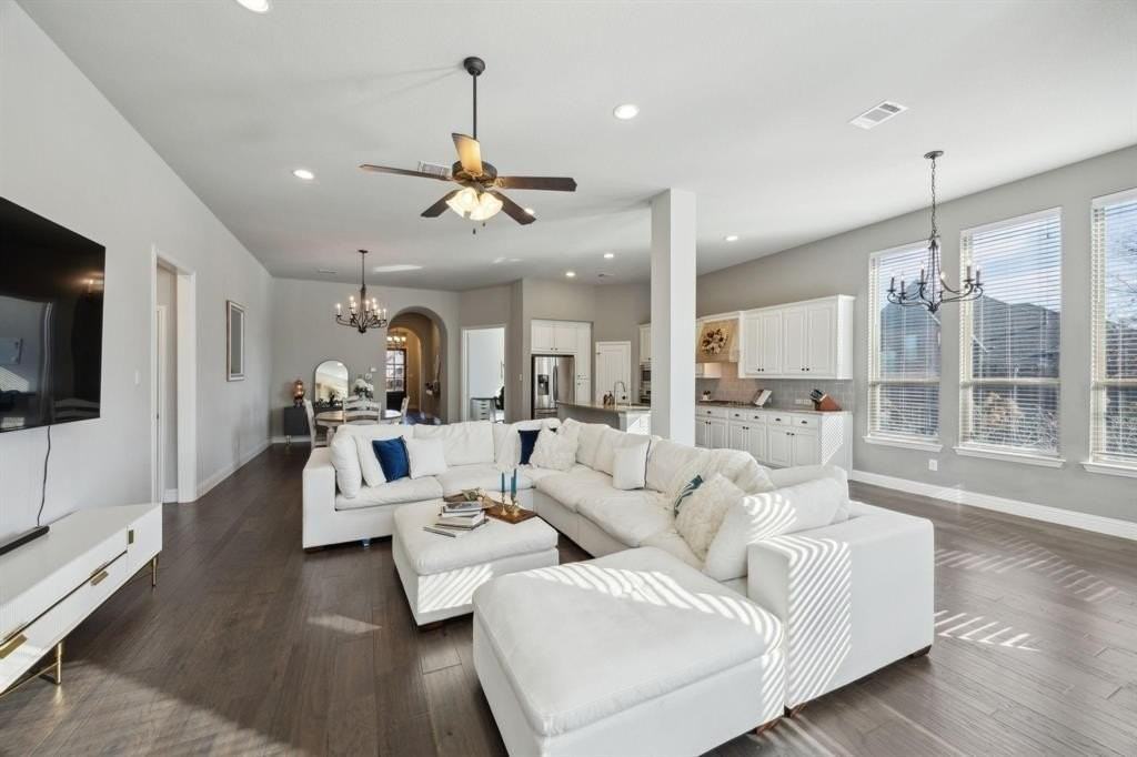 6800 Barolo Dr - Photo 7 of 31