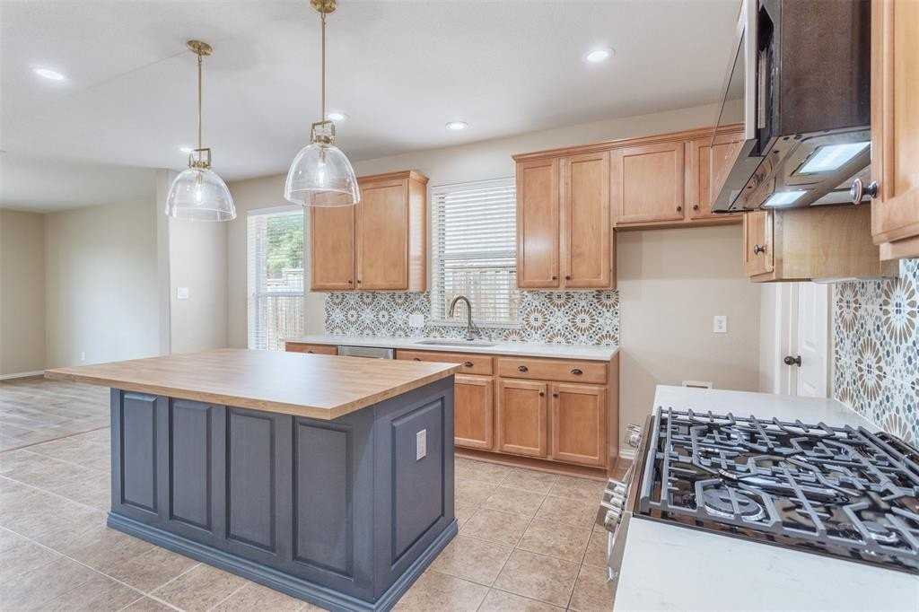 2356 Jaguar Dr - Photo 2 of 13