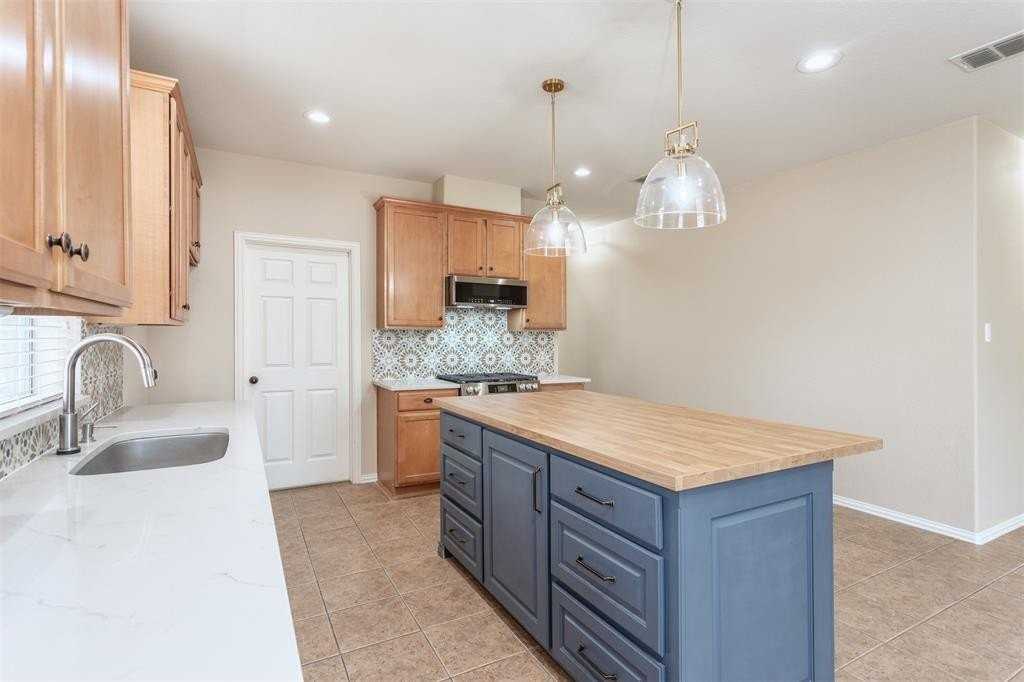 2356 Jaguar Dr - Photo 3 of 13