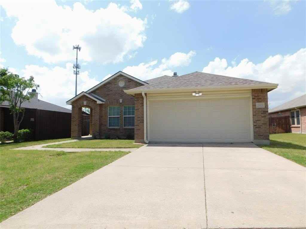 2905 Lipizzan Dr - Photo 2 of 32