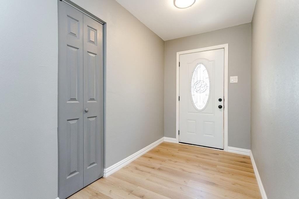 225 Independence Dr - Photo 4 of 24