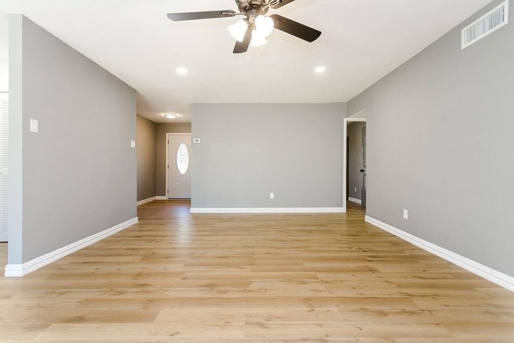 225 Independence Dr - Photo 5 of 24