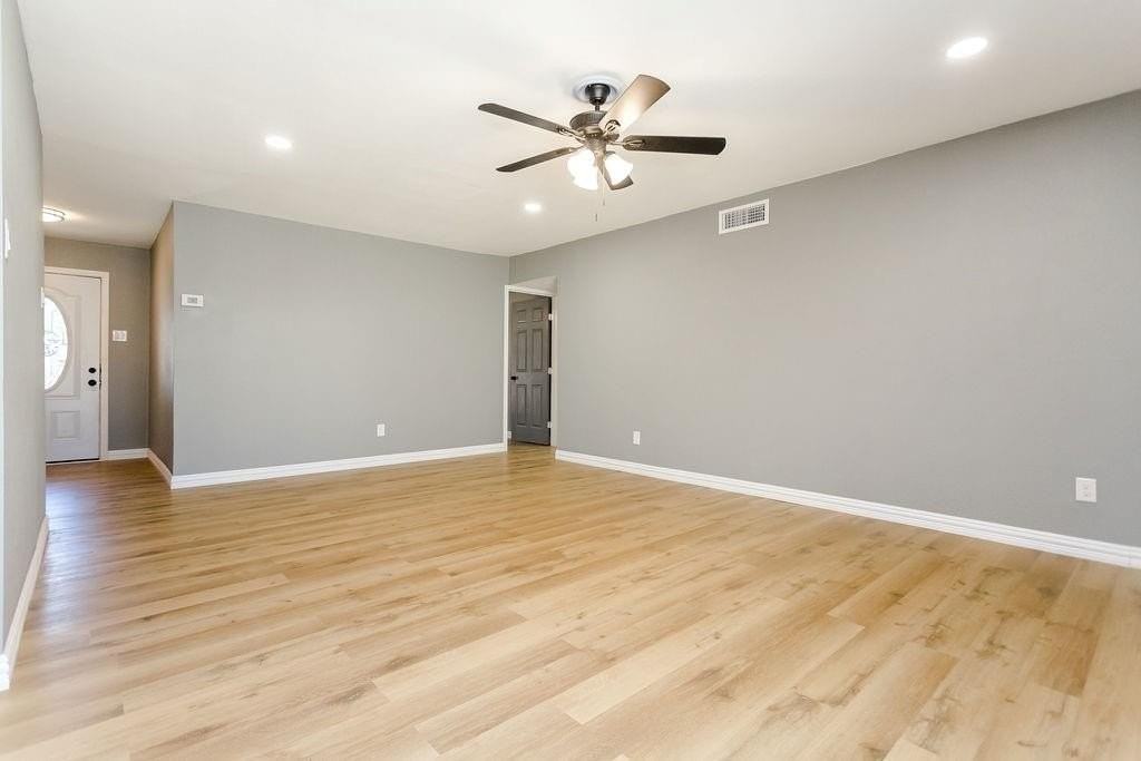 225 Independence Dr - Photo 6 of 24