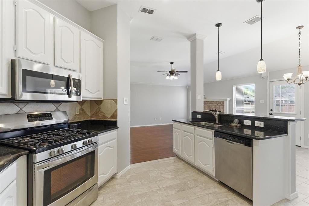 1343 Edmonton Dr - Photo 3 of 30