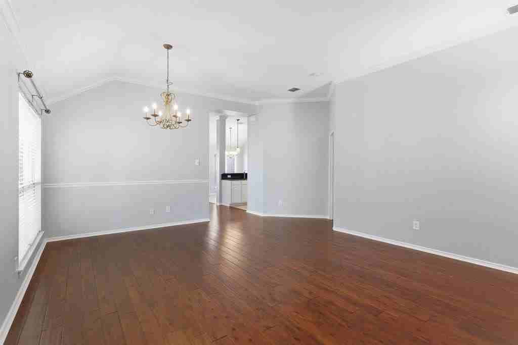 1343 Edmonton Dr - Photo 5 of 30