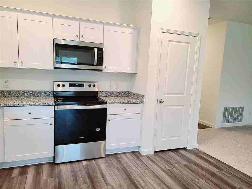 1308 Fleckman Dr - Photo 5 of 29