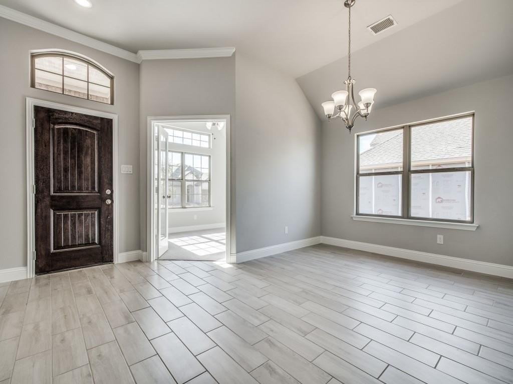 512 Redbud Dr - Photo 3 of 26