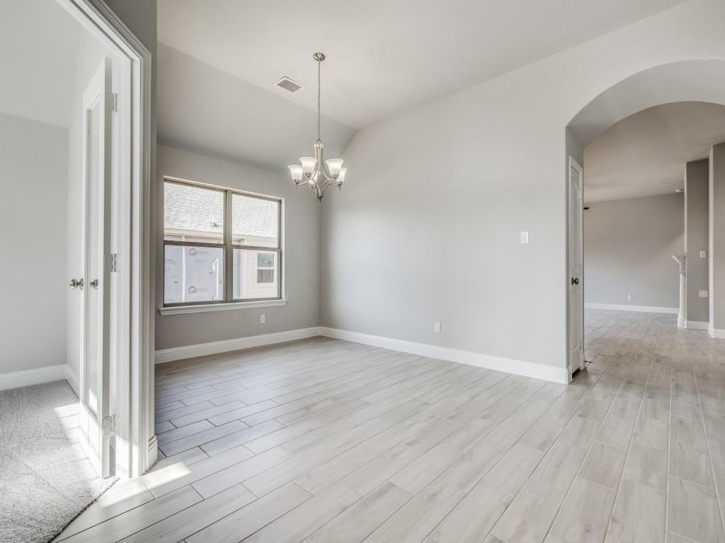 512 Redbud Dr - Photo 4 of 26