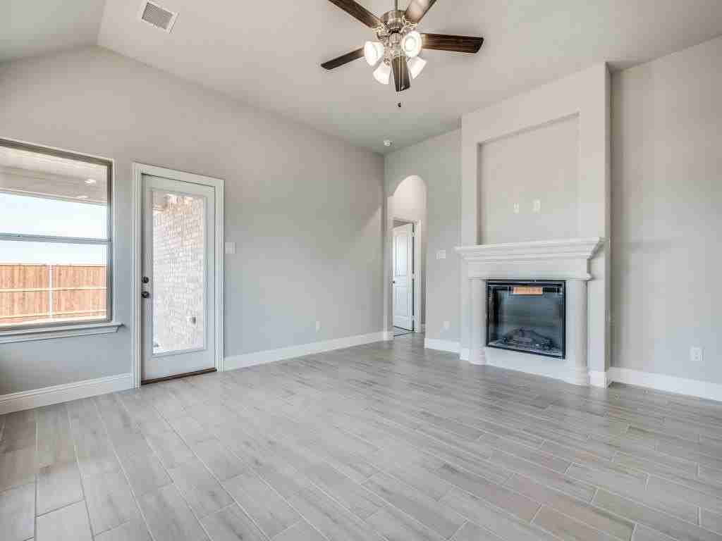 512 Redbud Dr - Photo 5 of 26