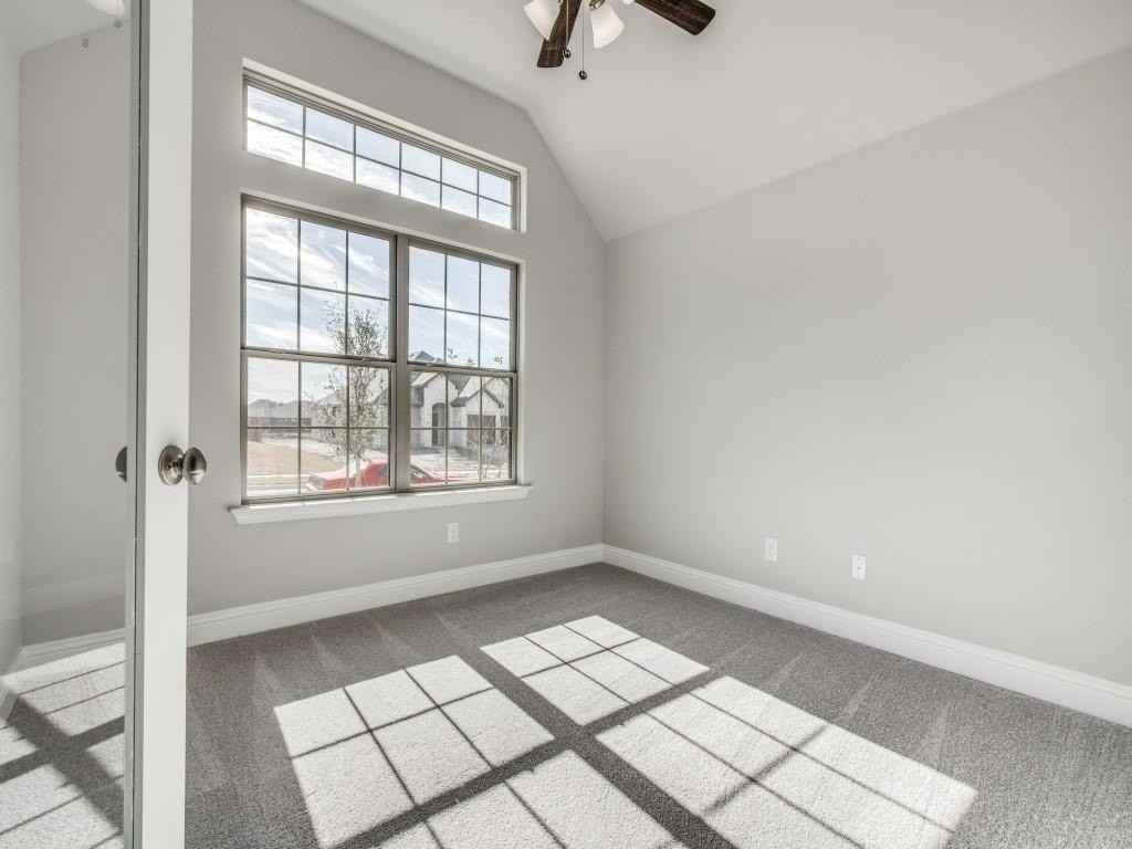 512 Redbud Dr - Photo 6 of 26