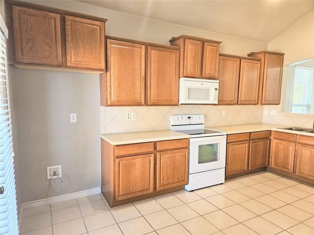 2341 Clairborne Dr - Photo 6 of 23