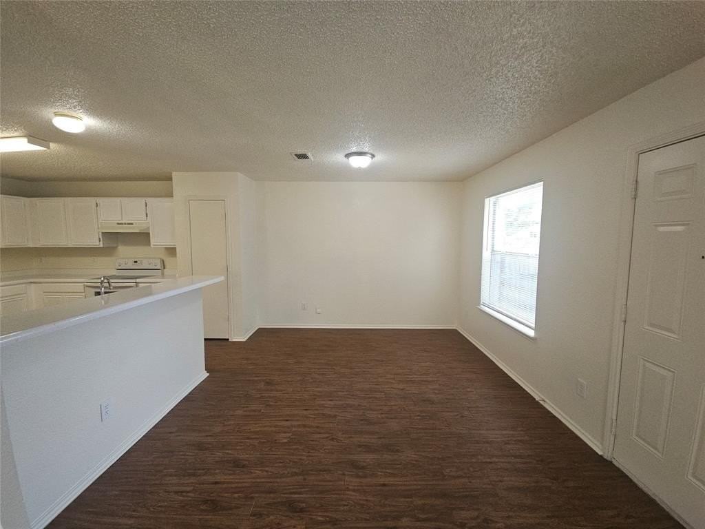 9100 Cranwell Ct - Photo 4 of 24