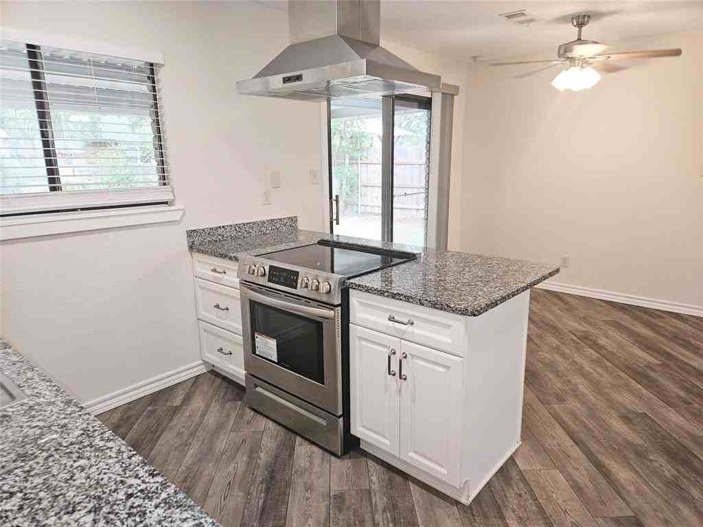 6908 Sunflower Cir N - Photo 6 of 19