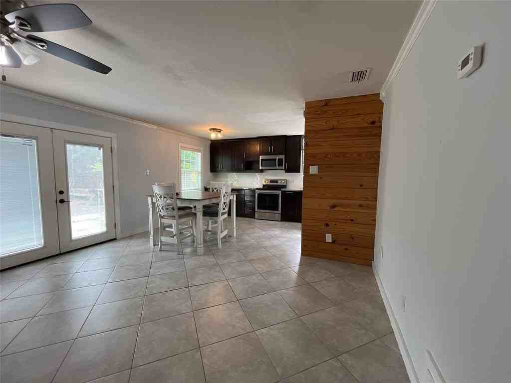 12120 Bishop Dr - Photo 4 of 28