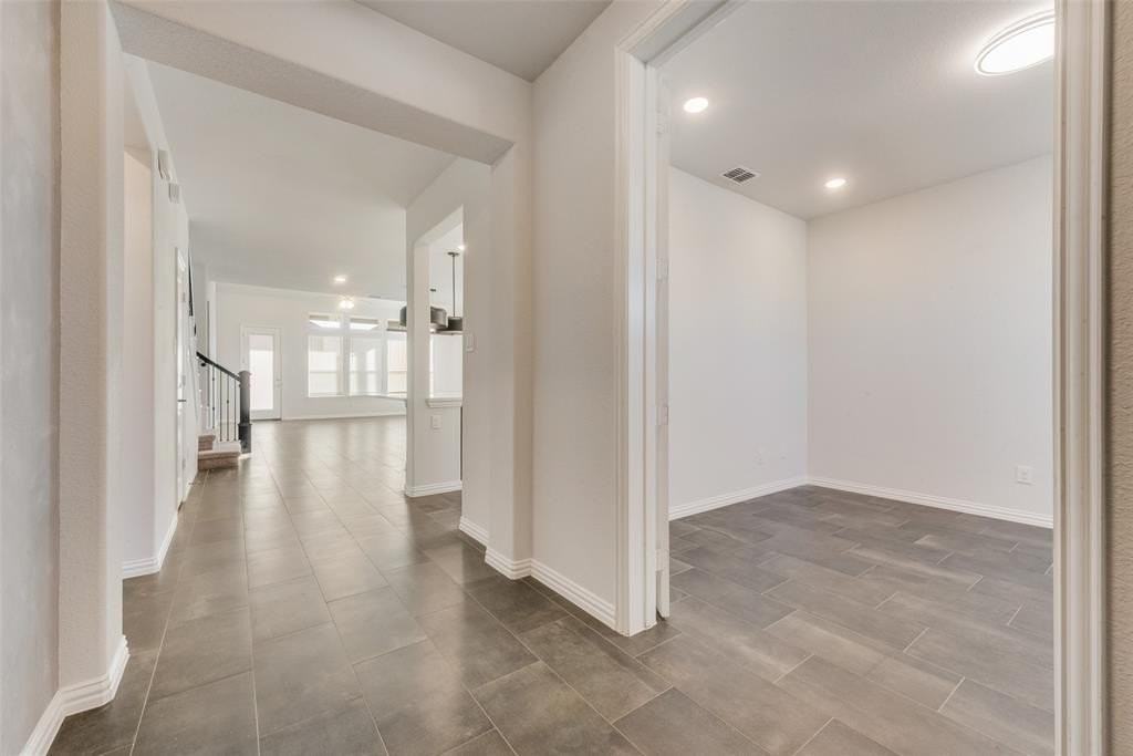 6740 Mistley Park - Photo 4 of 31