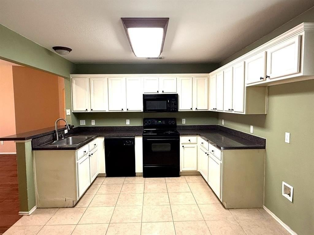 3901 Granby Ln - Photo 4 of 22