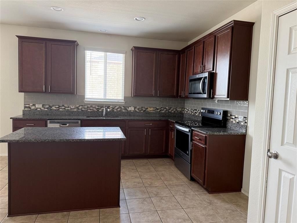 2225 Heaton - Photo 6 of 21