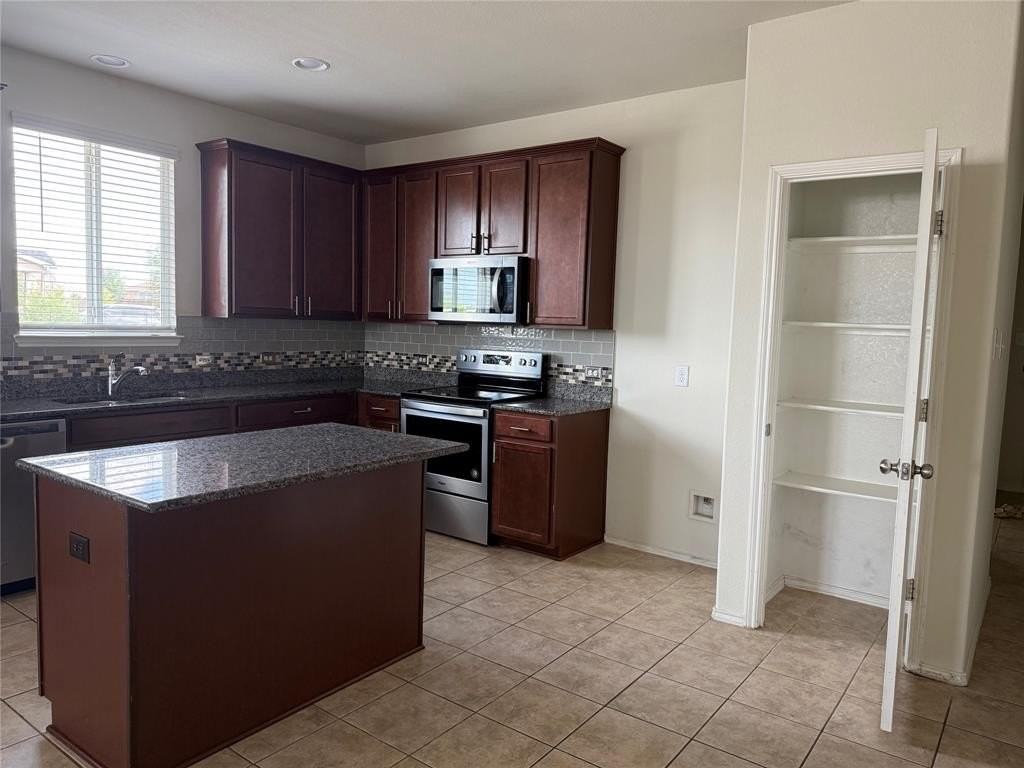 2225 Heaton - Photo 7 of 21