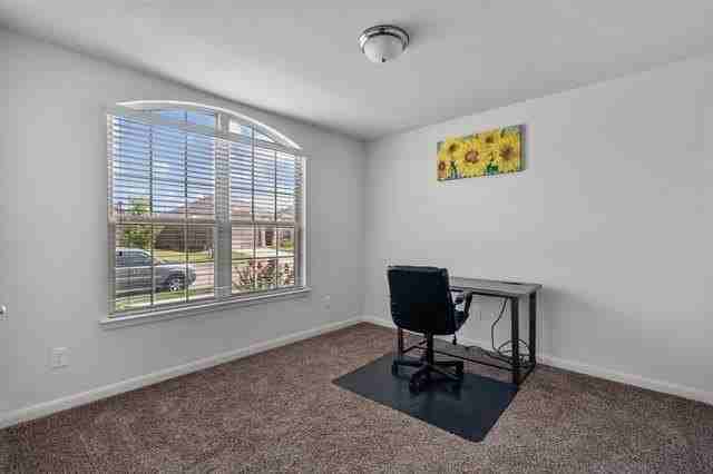 1215 Crescent View Dr - Photo 5 of 27