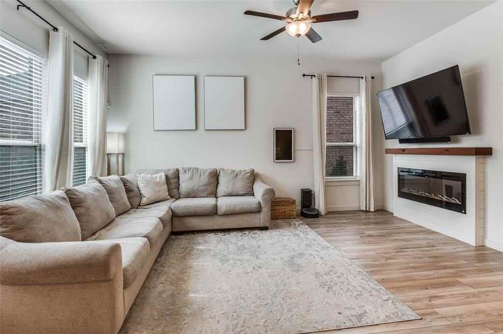 4539 English Maple Dr - Photo 3 of 12