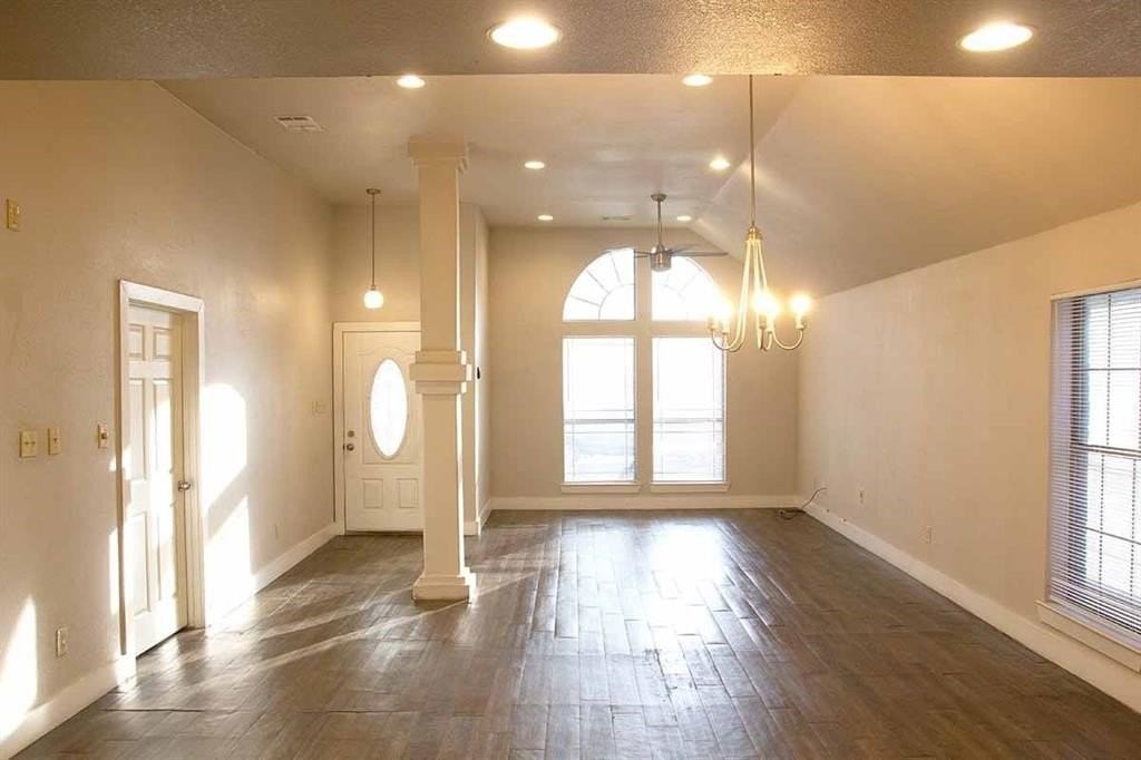 907 Merriot St - Photo 4 of 14