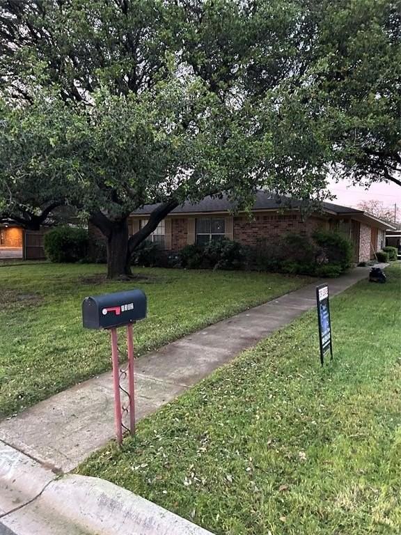 1302 Crescent St - Photo 2 of 24