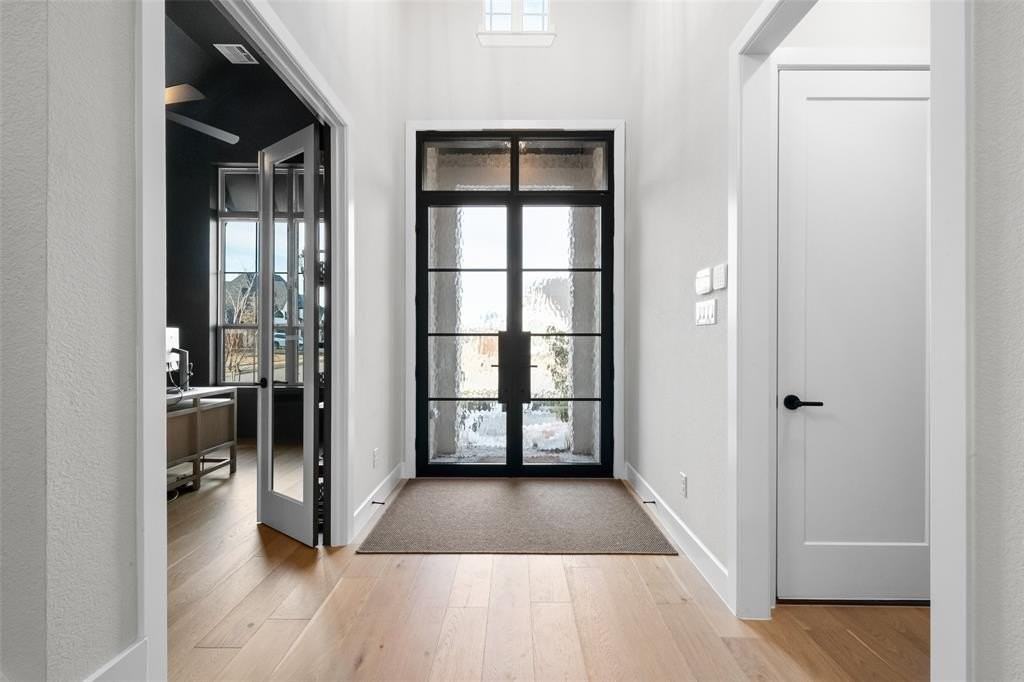 2591 Bishop Ct - Photo 2 of 40