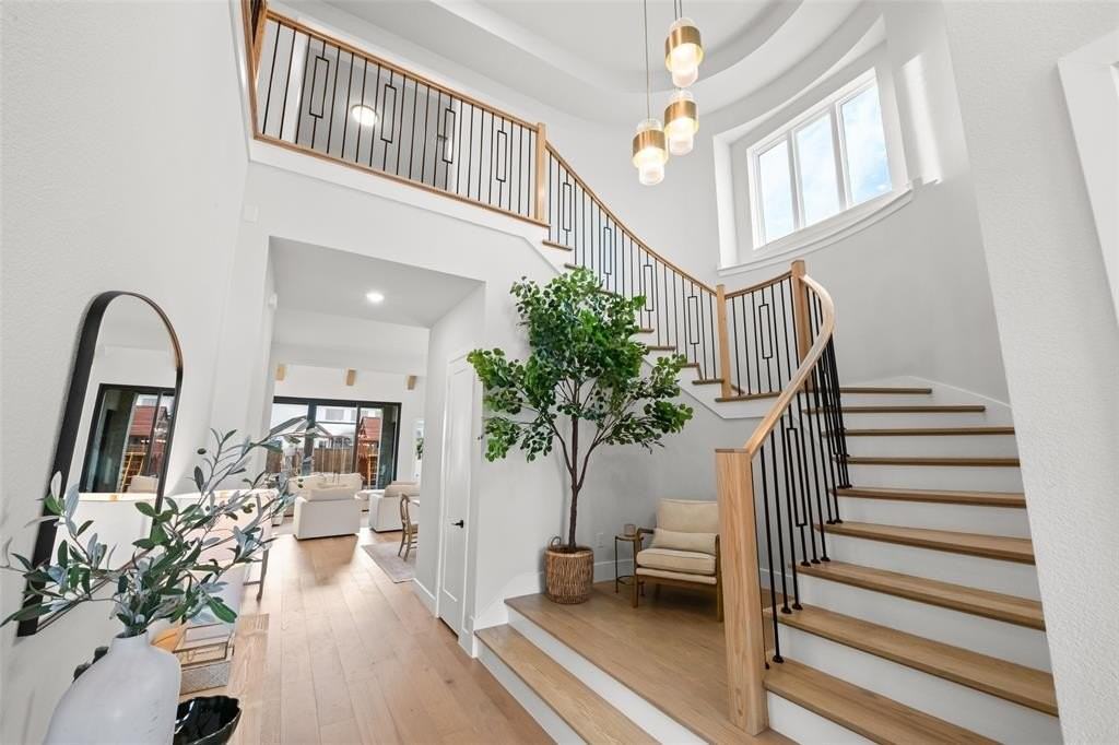 2591 Bishop Ct - Photo 3 of 40