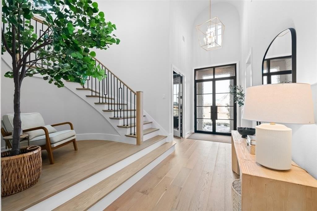 2591 Bishop Ct - Photo 4 of 40