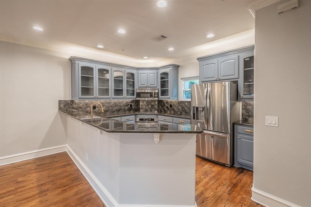 4110 Mckinney Ave - Photo 7 of 28